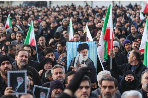 Người Iran tuần hành rầm rộ, tuyên bố 'không thỏa hiệp, không đầu hàng'