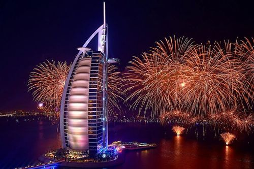 Bên trong khách sạn xa hoa nhất Dubai vừa bốc cháy có gì đặc biệt?
