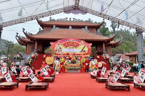 Khai bút Trạng nguyên Lê Ích Mộc: Gieo chữ đầu xuân, khơi dậy truyền thống hiếu học