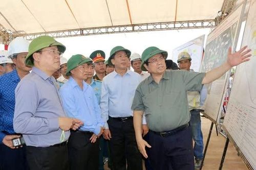Thủ tướng: Không vì tiến độ mà hạ thấp tiêu chuẩn chất lượng các công trình trọng điểm