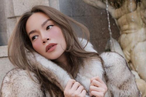 Hồ Ngọc Hà diện style giấu quần trên phố Italy