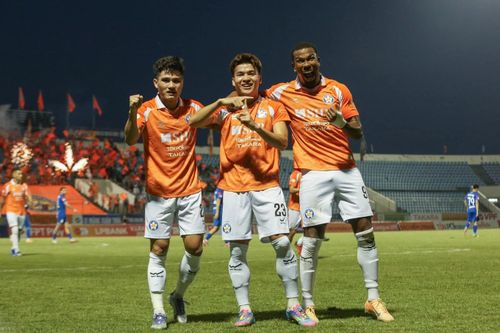 V.League: Đà Nẵng thắp lại hy vọng trụ hạng; Real Madrid nhận cú sốc lớn