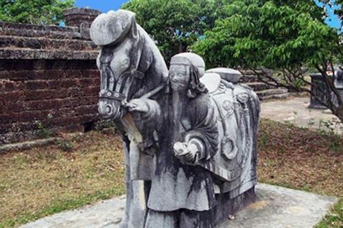 Độc đáo lăng đá Dinh Hương