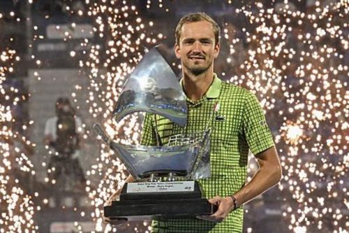 Daniil Medvedev vô địch Dubai Championships 2026 sau khi đối thủ rút lui bất ngờ