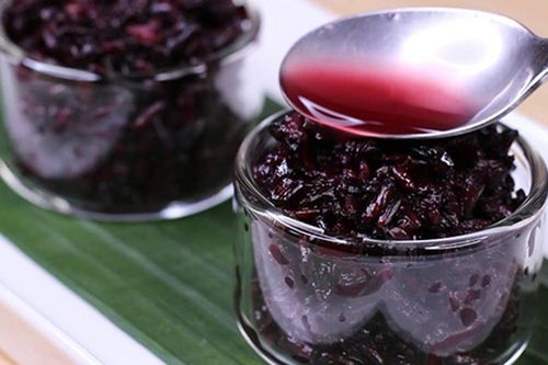 Mùa xuân rót đầy ly rượu