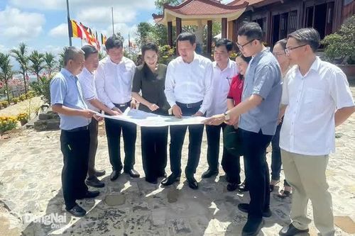 Bí thư Tỉnh ủy Vũ Hồng Văn khảo sát thực tế 2 phường Phước Bình và Phước Long