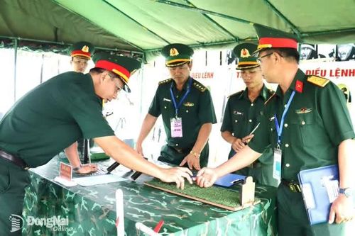 Bộ Chỉ huy Quân sự tỉnh Đồng Nai chấm thi các mô hình học cụ huấn luyện năm 2026