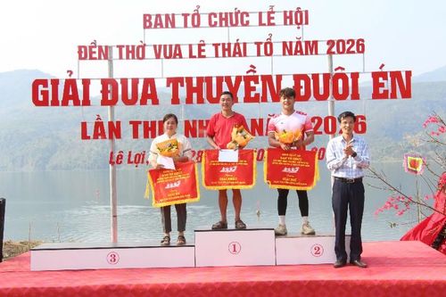 Độc đáo Giải đua thuyền đuôi én