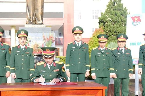 Gần 500 đoàn viên, thanh niên Học viện Lục quân ra quân 'Tháng Thanh niên'