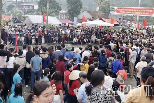 Đặc sắc lễ hội Xuống đồng của đồng bào Cao Lan ở Yên Lãng