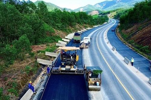 Nhộn nhịp không khí lao động đầu xuân trên các công trình trọng điểm ở miền Trung