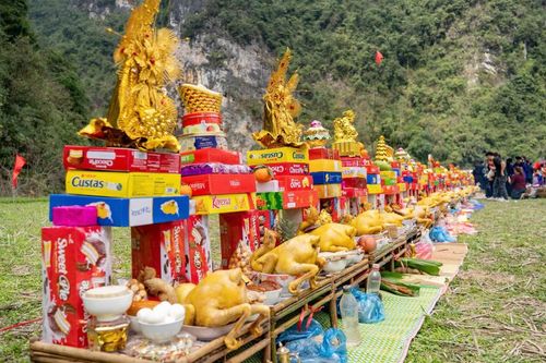 Độc đáo Lễ hội Lồng tồng Bản Bang - 'hội thi' gà thiến lớn nhất Cao Bằng