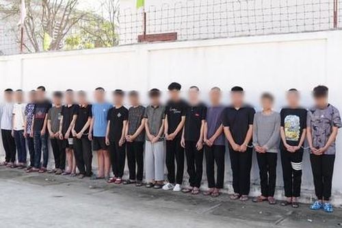 Xử lý 18 đối tượng mang hung khí gây rối trên đường phố