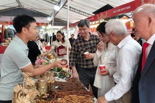 Hà Nội: Khai mạc Hội chợ hàng công nghiệp nông thôn tiêu biểu