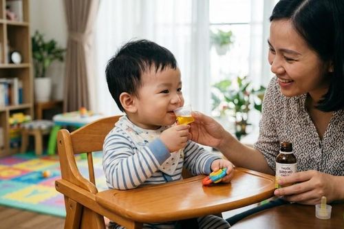 Hướng dẫn dùng thuốc đúng cách cho trẻ em và người cao tuổi