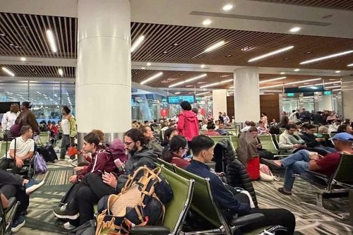 Loạt chuyến bay đi/đến Trung Đông bị hủy, hàng nghìn hành khách mắc kẹt