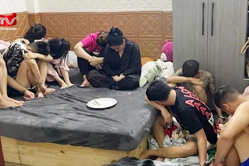 Nhóm thanh niên mở 'tiệc' ma túy trong phòng ngủ