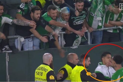 Antony gây gổ với chính CĐV Betis