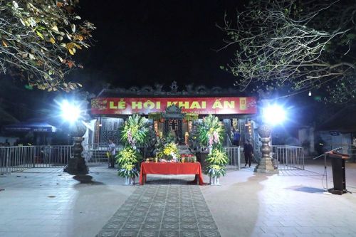 Linh thiêng đền Trần đêm Khai ấn