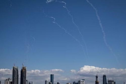 Hezbollah phóng rocket về phía Israel