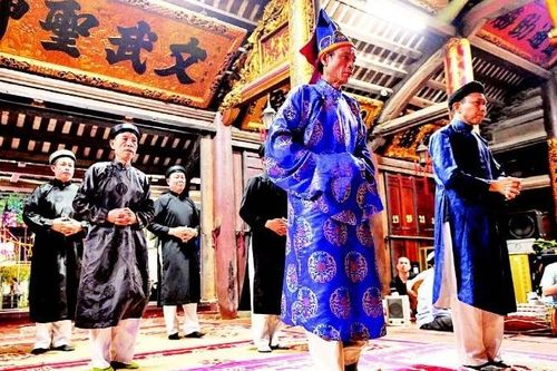 'Rước lửa lấy may' đầu năm