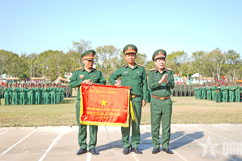 Thượng tướng Nguyễn Văn Gấu dự Lễ ra quân huấn luyện tại Trung đoàn 1, Sư đoàn 2 (Quân khu 5)