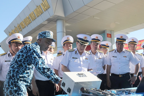Tư lệnh Quân chủng Hải quân dự và chỉ đạo Lễ ra quân huấn luyện tại Lữ đoàn tàu ngầm 189 Hải quân