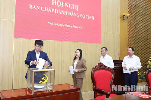 Đồng chí Trần Huy Tuấn được bầu giữ chức Bí thư Tỉnh ủy Ninh Bình