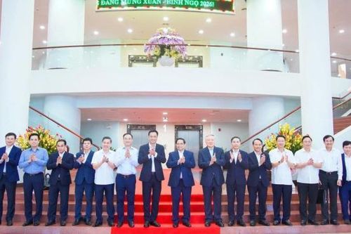 Quyết tâm tăng trưởng từ 11% trở lên, xây dựng trung tâm tài chính, thương mại tầm khu vực