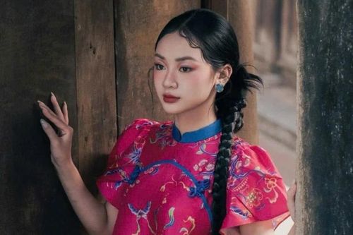 Nữ sinh 10X và đôi mắt 'hai màu' kỳ lạ