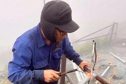 Quảng Ninh gia cố khu vực nguy hiểm trên chùa Đồng Yên Tử trước mùa lễ hội