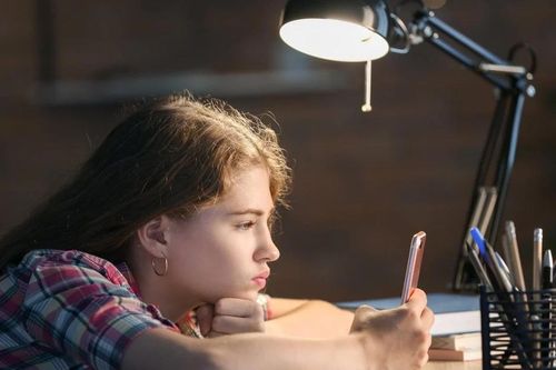 'Giải độc' công nghệ: Vai trò của gia đình
