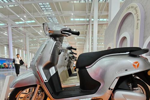 Cận cảnh mẫu xe máy điện đầu bảng mới của Yadea