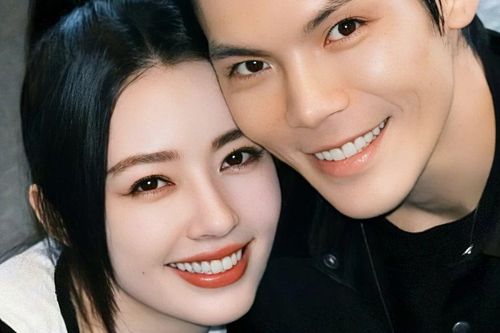 Phản ứng của hai con trai khi ông trùm giải trí để toàn bộ tài sản cho con dâu