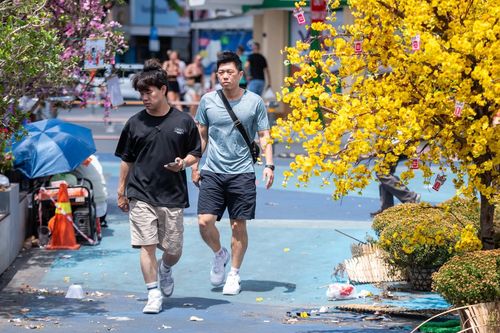 Tác phẩm 'nghệ thuật' trước chợ Bến Thành bắt đầu nhếch nhác