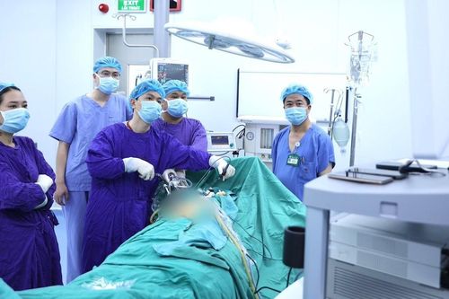 Đợi qua Rằm tháng Giêng mới đi khám, người đàn ông ở Hà Nội phải cắt một đoạn ruột