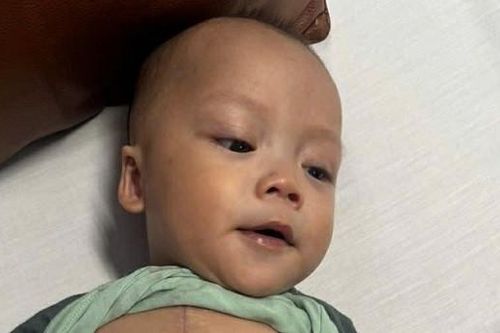 Chưa đầy 1 tuổi, bé trai ở Nghệ An 3 lần mổ tim, cha mẹ nghèo chật vật cứu con