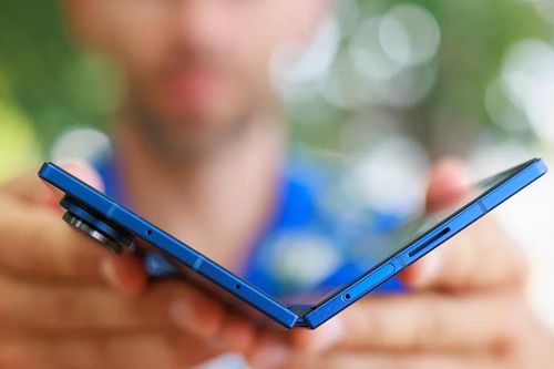 Lý do không dễ để sở hữu smartphone màn hình gập năm nay