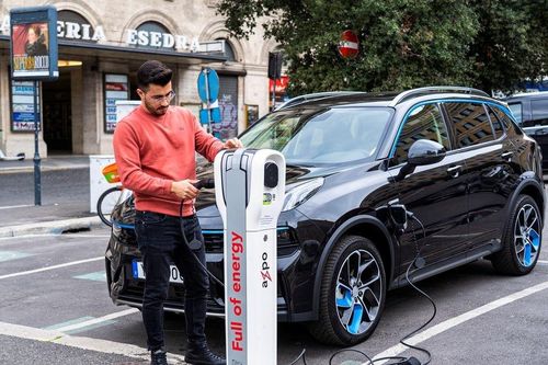 Xe hybrid sạc điện PHEV thực tế tốn xăng gấp 3 lần so với hãng công bố