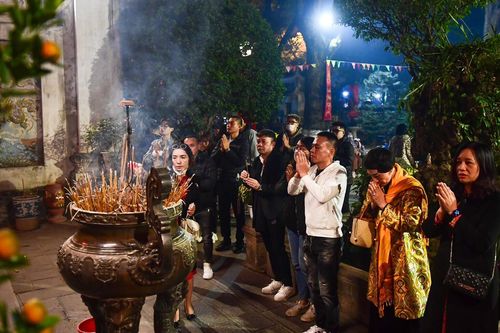 Vì sao người Việt quan niệm 'cúng cả năm không bằng Rằm tháng Giêng'?