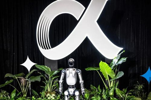 Hãng điện thoại Trung Quốc ra mắt robot hình người