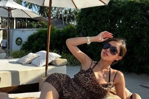 Nghệ sĩ Việt xuất ngoại đầu năm: Người nghỉ dưỡng, người kẹt ở Trung Đông