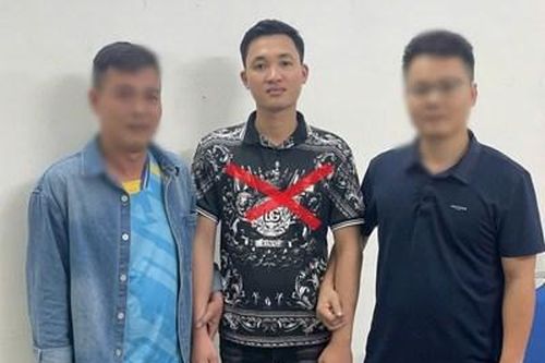 Vận động đối tượng trốn truy nã vì cố ý gây thương tích ra đầu thú