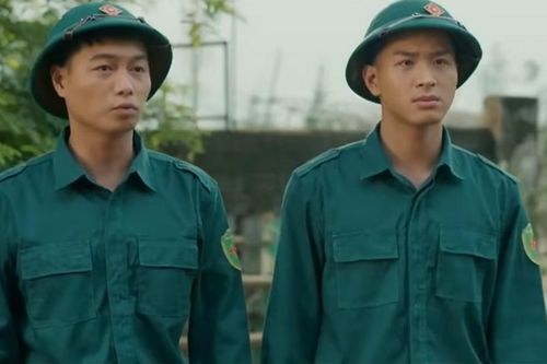 Phim Không giới hạn tập 16: Lợi dốc sạch tiền tiết kiệm giúp đỡ gia đình đồng đội