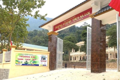 Sớm đưa 2 học sinh lớp 8 đi lấy chồng trở lại trường