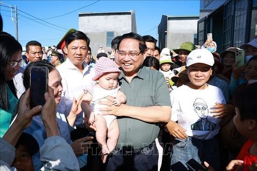 Thủ tướng thăm nhân dân Khu Tái định cư xã Tuy An Tây, phía Đông tỉnh Đắk Lắk