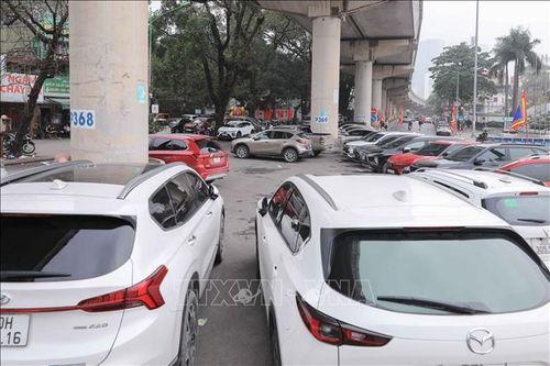 Tái diễn đỗ xe bừa bãi trên vỉa hè, lòng đường, gầm cầu Hà Nội