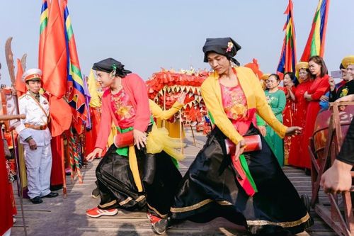 Độc đáo điệu múa 'Con đĩ đánh bồng' làng Triều Khúc và đất Mễ Sở