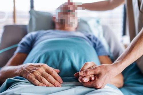 Kiêng khám đầu năm vì 'sợ xui', người đàn ông 63 tuổi phải cắt đoạn ruột