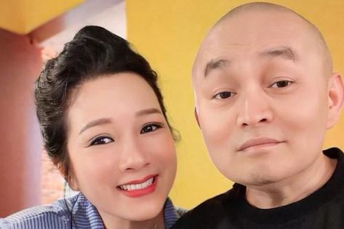 Nữ NSƯT nức tiếng showbiz trở thành 'cô dâu' ở tuổi xế chiều cùng danh hài Xuân Hinh gây chú ý